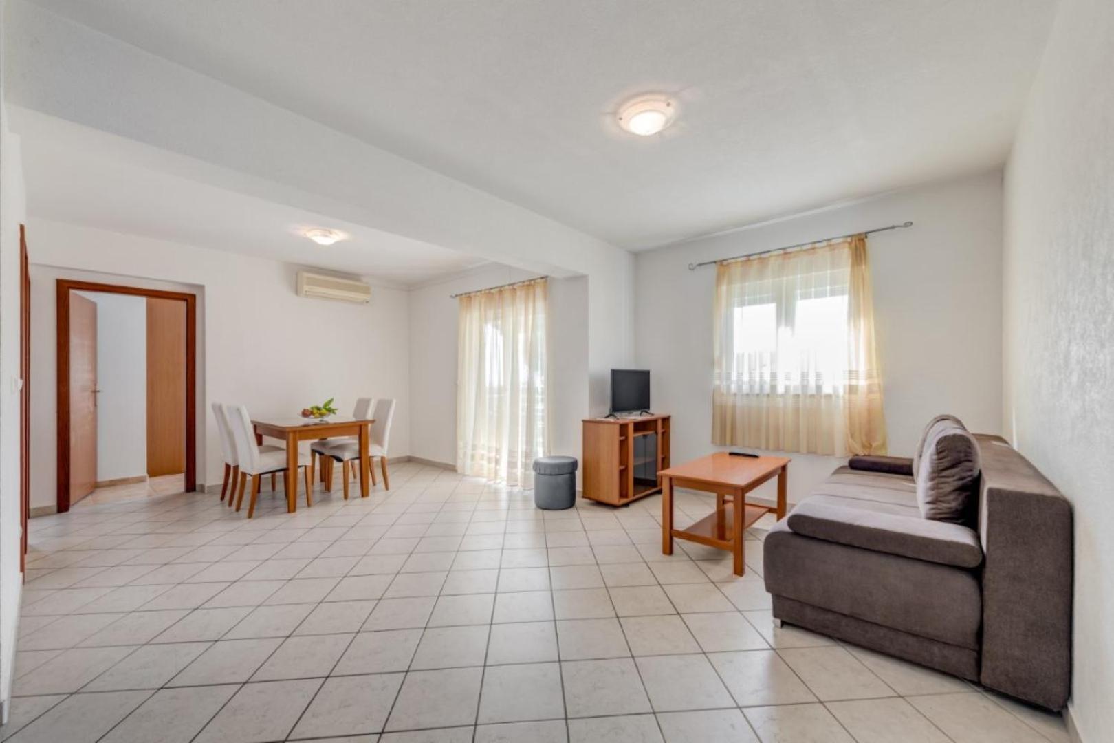 Ruza&Nikolina "1" Apartmani - Baška Voda Kültér fotó